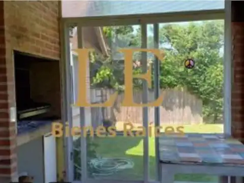 Casa en Alquiler con 4 cocheras