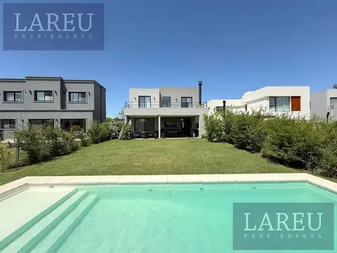 Casa en Santa Elena, Pilar Del Este