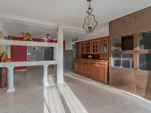 Casa en Venta con 3 cocheras