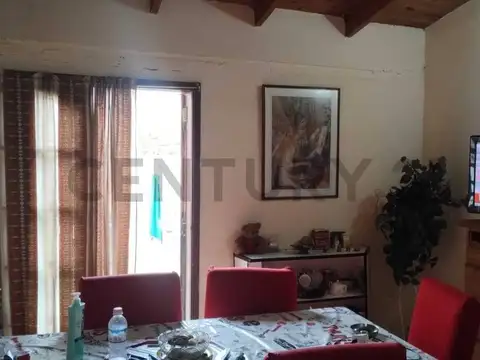 124 entre 530 y 531 Casa con local comercial a la venta, Ensenada.