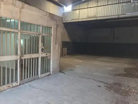 GALPOM MUY BIEN UBICADO. LISTO PARA SU USO.