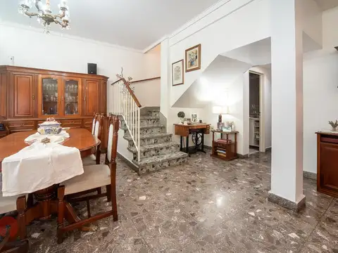 Casa 6 ambientes con 2 baños