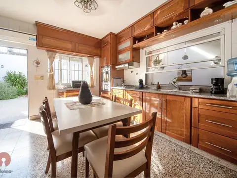 Casa en Venta de 6 ambientes en Villa Raffo - Cochera, patio, parrilla-