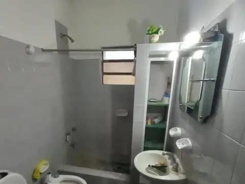 Casa 6 ambientes con 2 baños