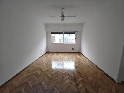 Dos ambientes en Excelente ubicacion de caballito