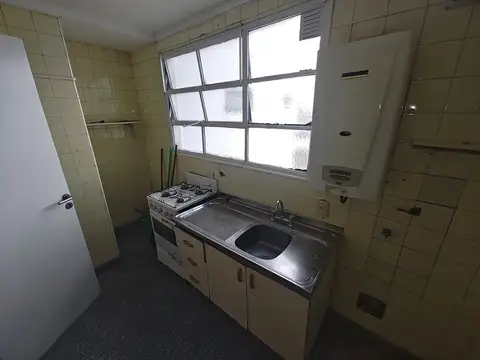 Dos ambientes en Excelente ubicacion de caballito