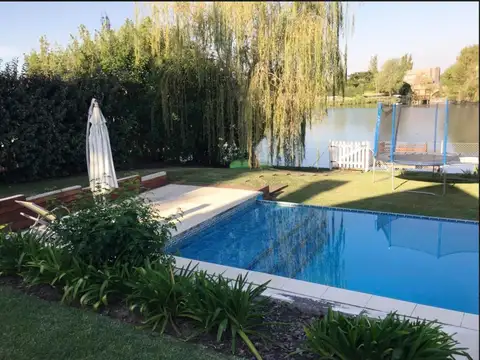 Casa 6 ambientes con 4 baños