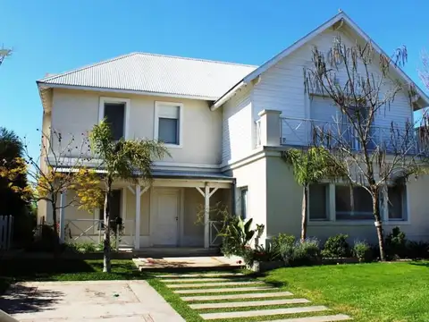 Casa en Alquiler con 1 cochera