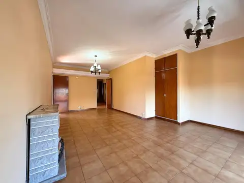 Departamento de 4 ambientes con balcon y terraza