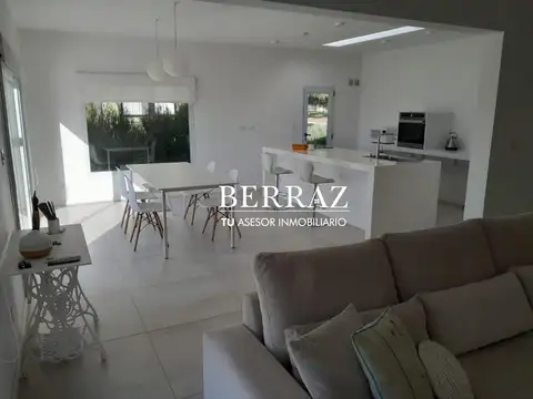 Casa 3 ambientes con 2 baños