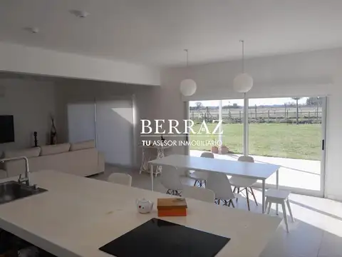 Casa en Venta con 4 cocheras