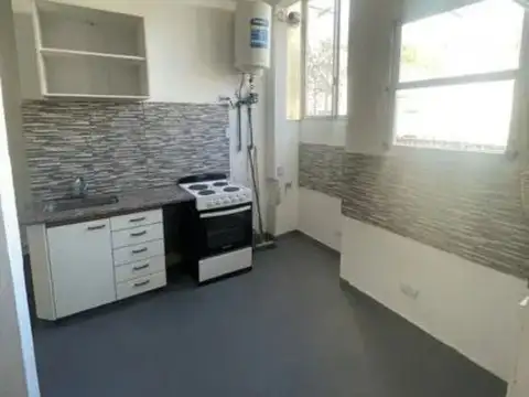 Av. H. Yrigoyen 4110 , Piso 1