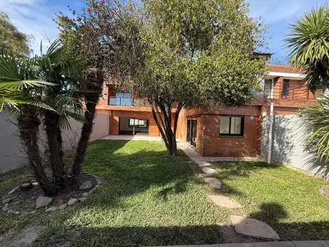 GRAN CASA 5 AMBIENTES A ESTRENAR EN CIUDAD JARDIN
