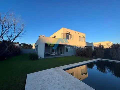 APTO CREDITO casa con pileta - Casas de Santa Guadalupe Pilar del Este