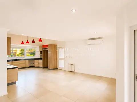 Casa 9 ambientes con 6 baños