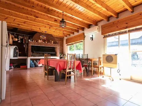 CASA DE 5 AMBIENTES EN VENTA EN ALMAGRO COCHERA