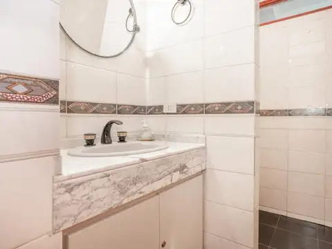 Casa 5 ambientes con 4 baños