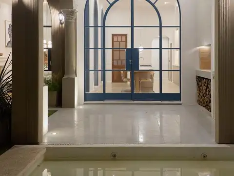 CASA UNICA EN VENTA EN ABASTO - 4 dormitorios