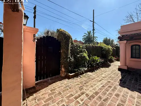 Casa en Alquiler con 2 cocheras