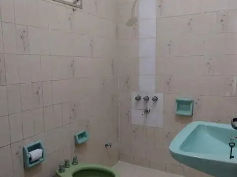 Casa 2 ambientes con 1 baño