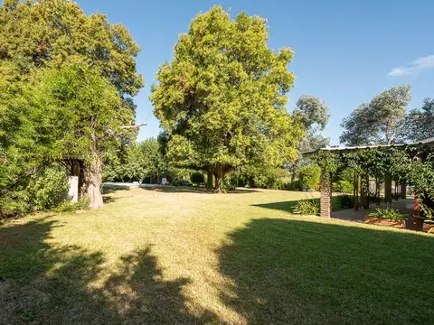 CASA EN VENTA EN OLIVEROS QUINCHO PILETA PARRILLA