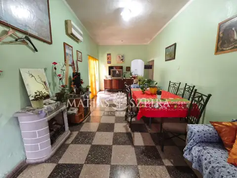 Casa 4 ambientes con 2 baños