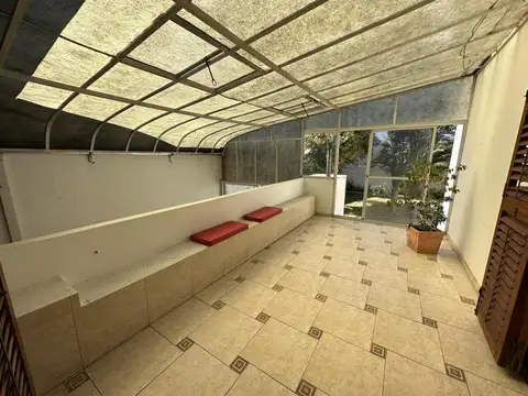 Casa 10 ambientes con 3 baños