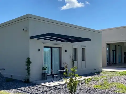 Casa 5 ambientes con 4 baños