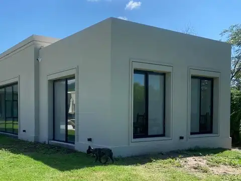 Casa en Venta con 5 cocheras
