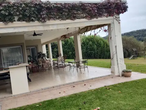 Casa 7 ambientes con 5 baños