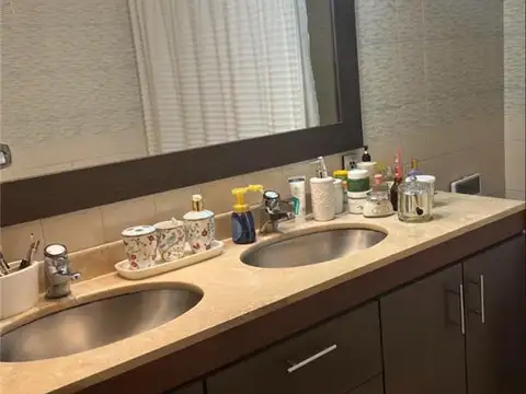 Casa en Venta con 5 cocheras