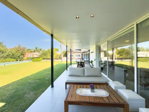 Casa 6 ambientes con 2 baños