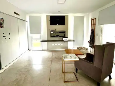 Casa 9 ambientes con 5 baños