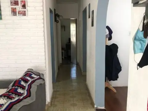Casa 4 ambientes con 1 baño