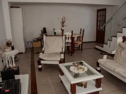 VENTA CASA 5 AMBIENTES CON PARQUE Y PILETA HAEDO S