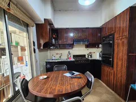 Casa 4 ambientes con 2 baños