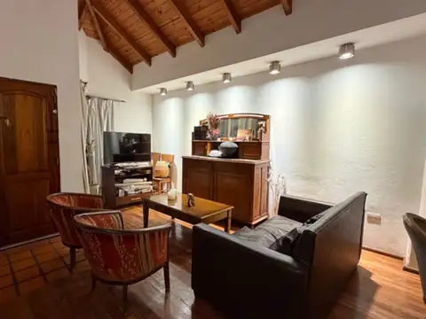 Casa 8 ambientes con 3 baños