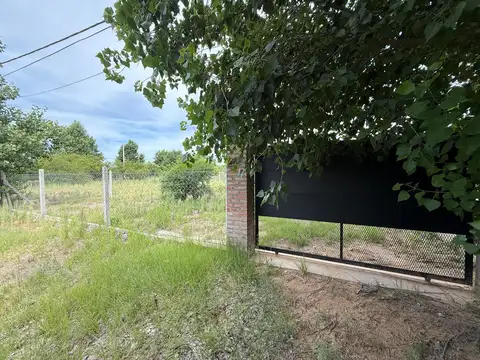 Terreno con mejoras en lagos del Leyes