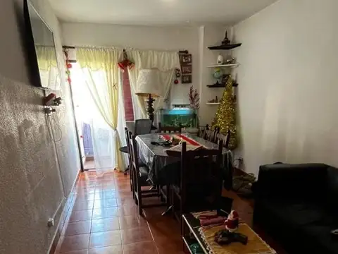 ALQUILER - Depto. 3 amb. por escalera.