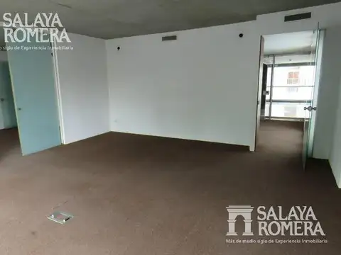 Oficina en Alquiler con 3 cocheras