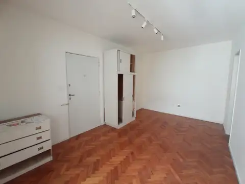 Av Gral Las Heras 2300, Piso 7