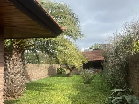 Casa en Venta con 3 cocheras