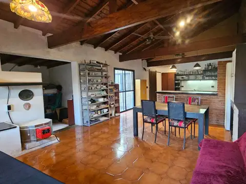 CASA VENTA 3 AMBIENTES MARMOL AMPLIO JARDIN