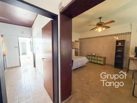 Casa 7 ambientes con 2 baños
