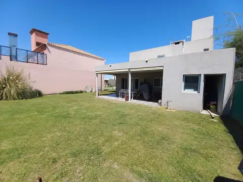 VENDO CASA 3 D  - LAS CAÑITAS - MALAGUEÑO