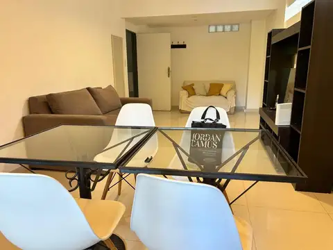 Amplio y luminoso dos ambientes con cochera y terraza