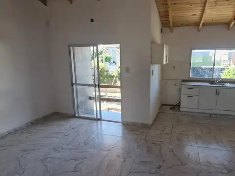 Depto Tipo Casa en Alquiler de 4 ambientes