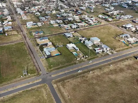 Terreno en  Avenida principal  apto comercial en Funes Norte.
