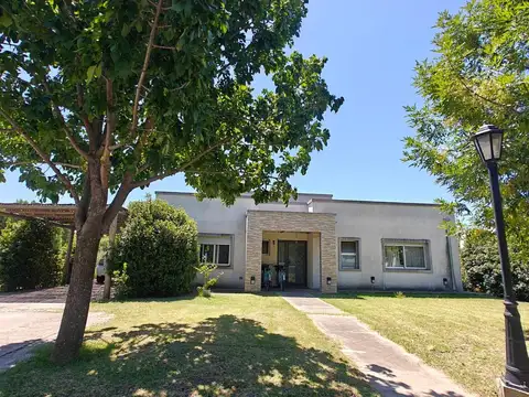 Casa con escritorio en Pilar del Este Santa Guadalupe