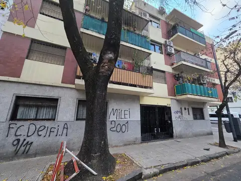 Estados Unidos 2400, Piso pb